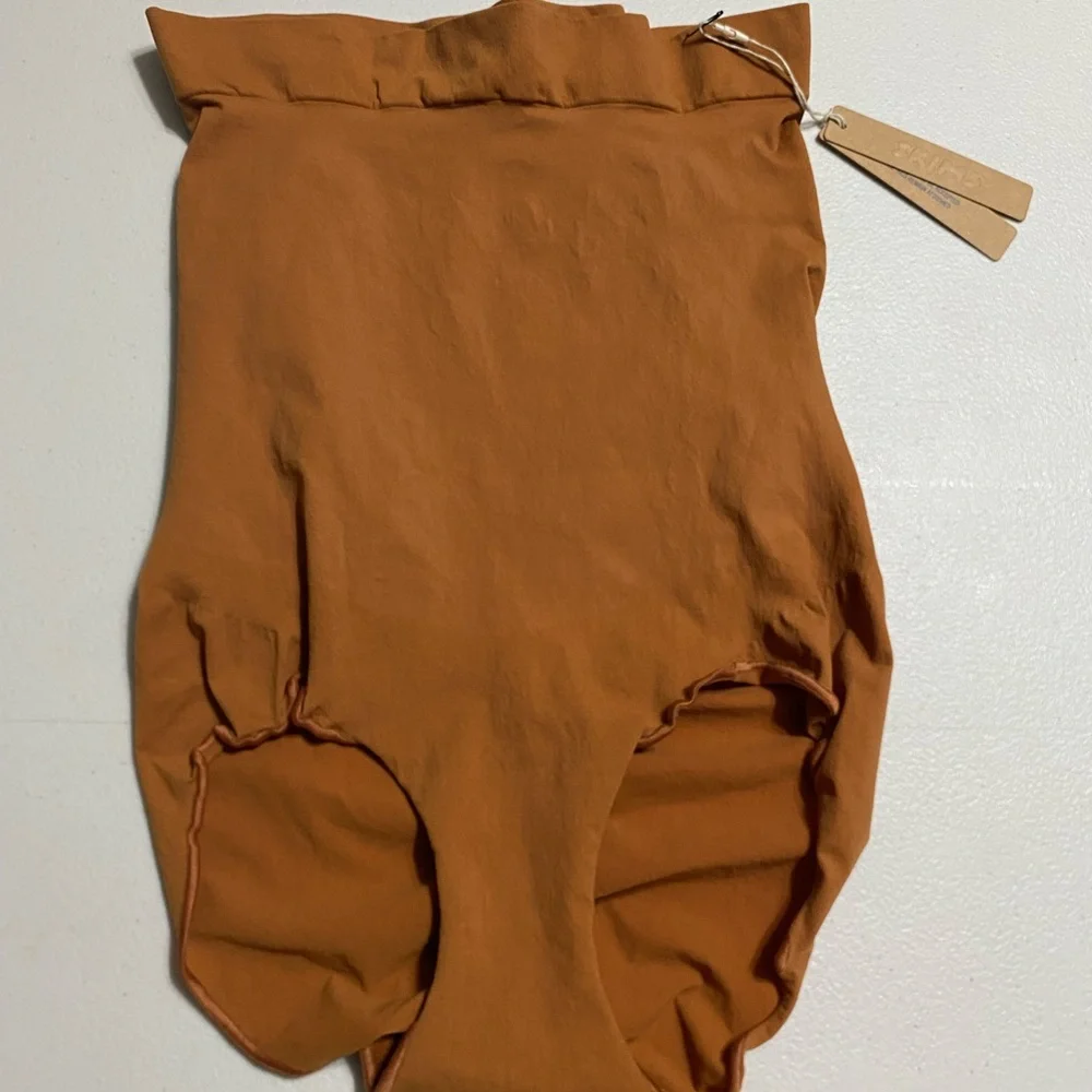SKIMS High-Waist Shapewear Briefs - Bronze - Picture 4 of 6